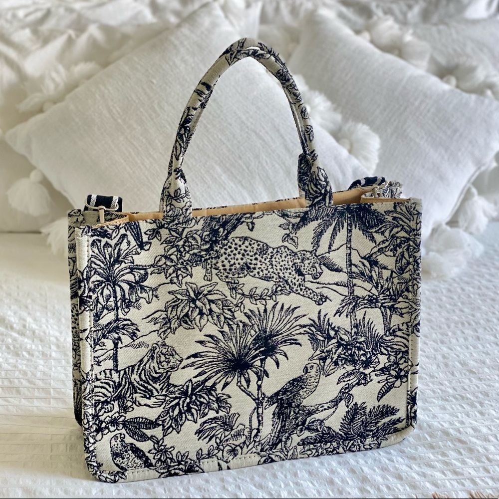 2 LEFT❤️‍🔥 Large Embroidered Tote Bag